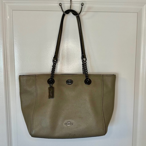 Coach, Turnlock Chain Tote/ Shoulder Bag - Picture 13 of 15